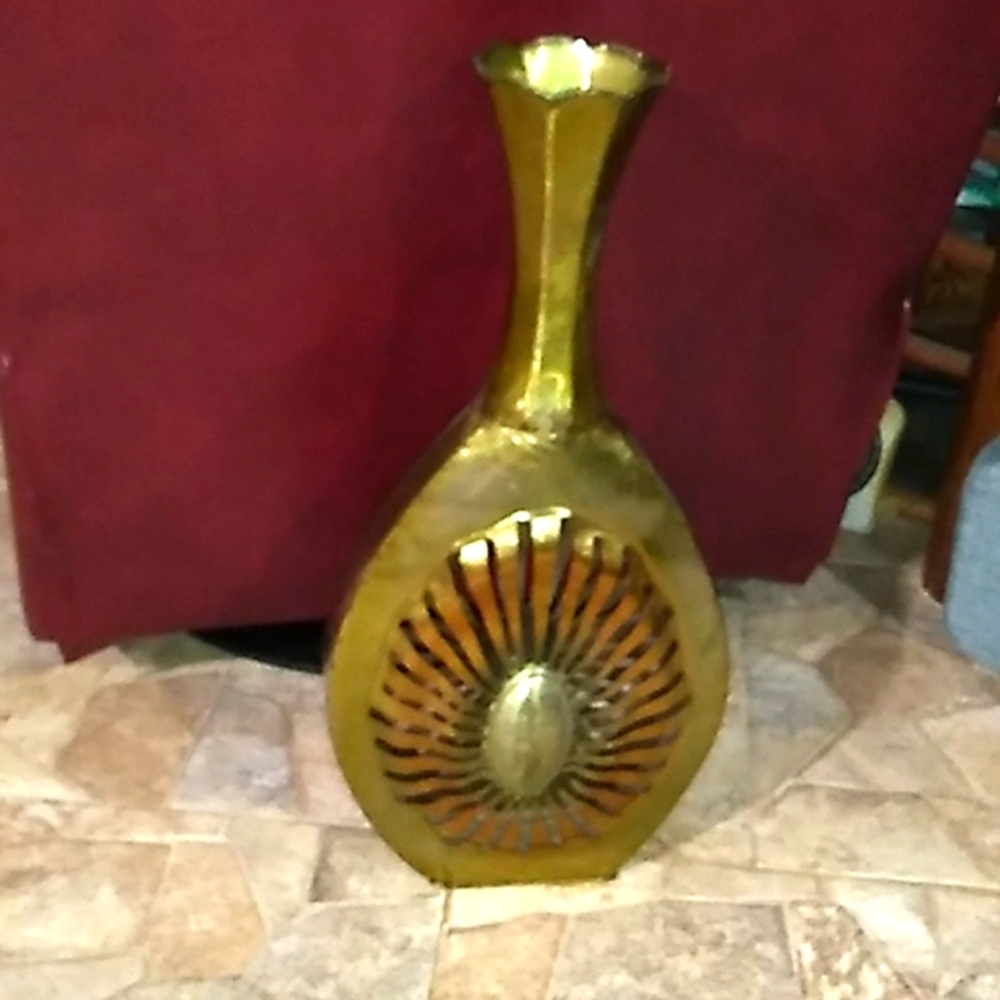 Metal, 13x27 inches Starburst vase. Stunning